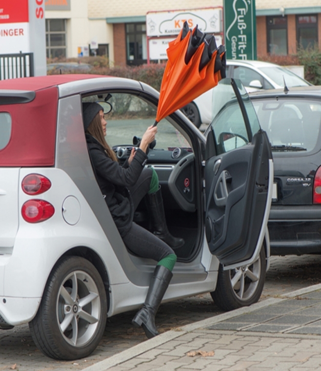 Parasol składany odwrotnie