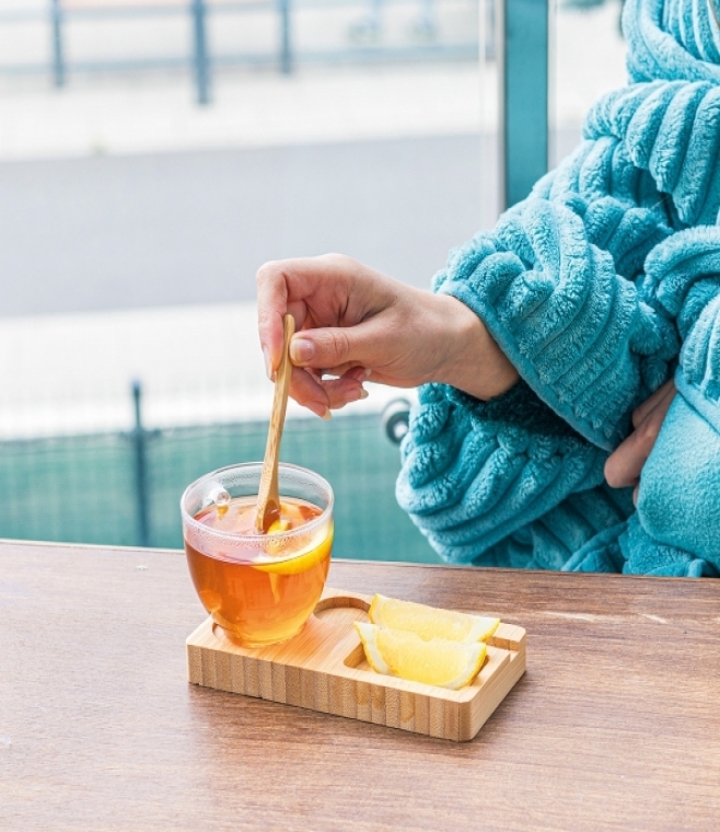 Taca z łyżeczką i szklanym kubkiem 150 ml 200 ml