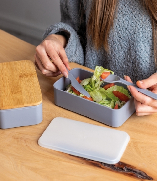 Lunch box ze sztućcami