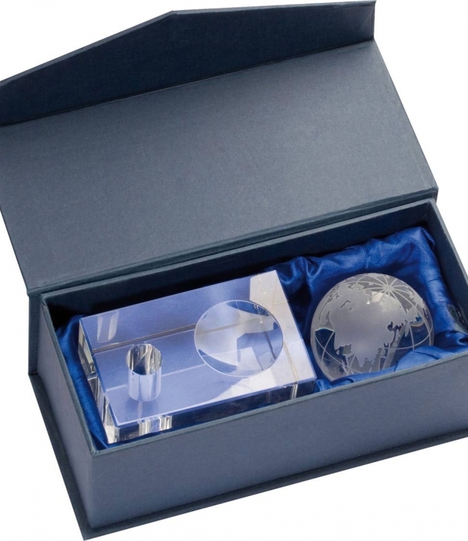 Szklany blok z globusem